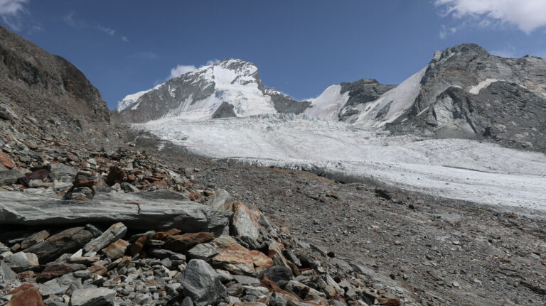 Holpriger Weg zum Festigletscher