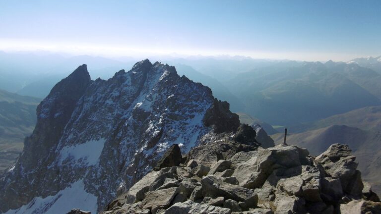 Blick vom Piz Kesch zur Keschnadel