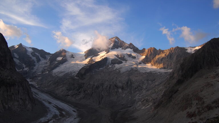 Aletschhorn im Abendlicht von der Oberaletschhütte aus gesehen