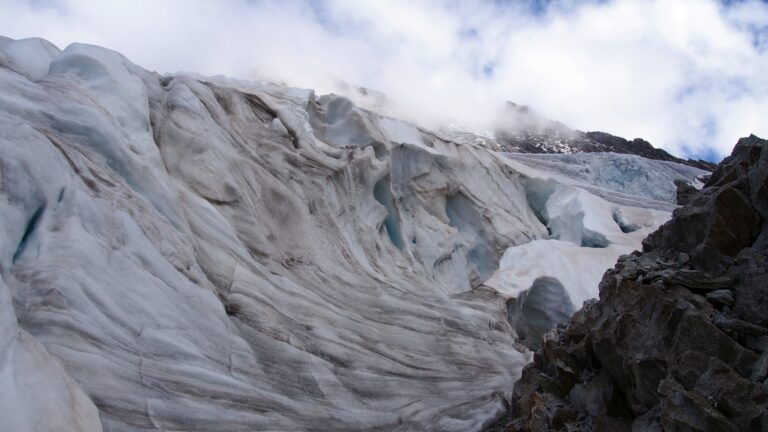 Der Übergang von der unteren SW-Rippe auf den Gletscher ist kurz, aber steil.