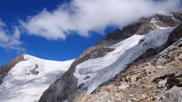 Aufstieg über die SW-Rippe mit Blick auf das Kleine Aletschhorn