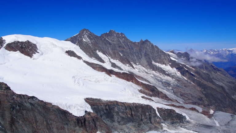 Blick auf die Mischabelgruppe: Täschhorn, Dom, Lenzspitze