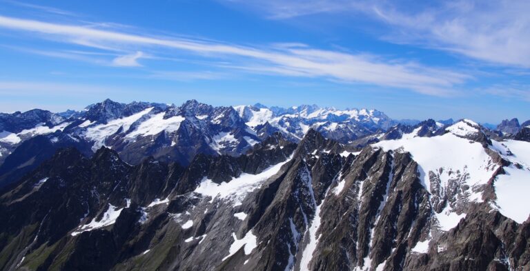 Gipfelblick auf die Berner Alpen