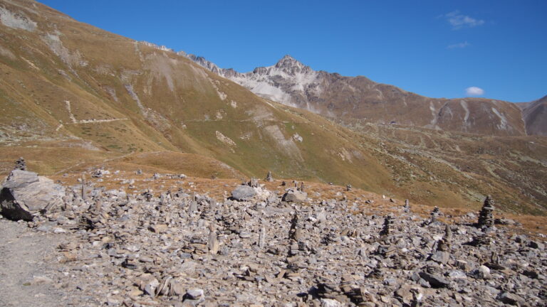 Steinmännchenkunst im Val d'Es-cha