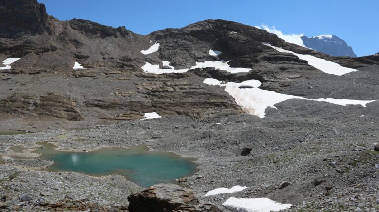 Am "Badesee" der Claridenhütte vor der Beggilücke