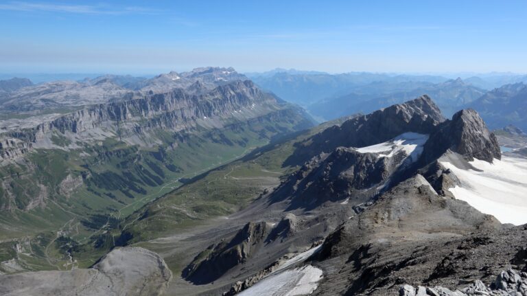 Blick zum grünen Urnerboden