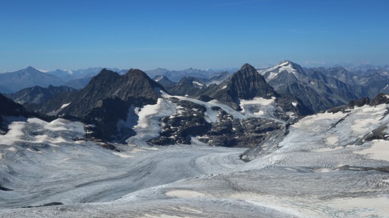 Blick auf den beeindruckenden Hüfifirn