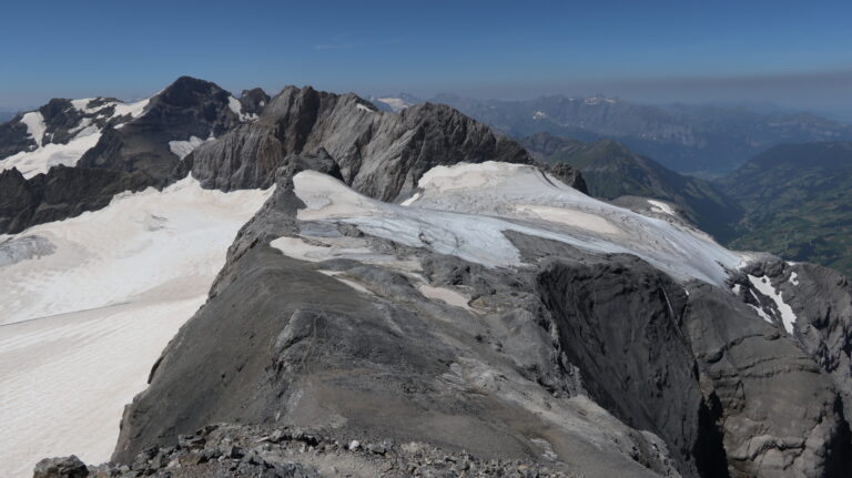 Blick vom Vorgipfel zum Iswändli