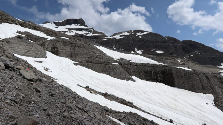 Querung des "Unter Firenbandes" auf dem Weg zum Gletscher