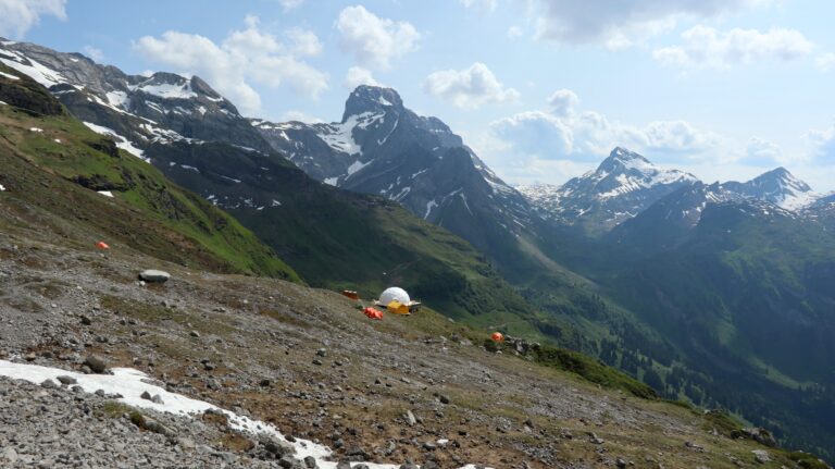 Während dem Umbau der Glärnischhütte konnte man im "Base Camp" übernachten.