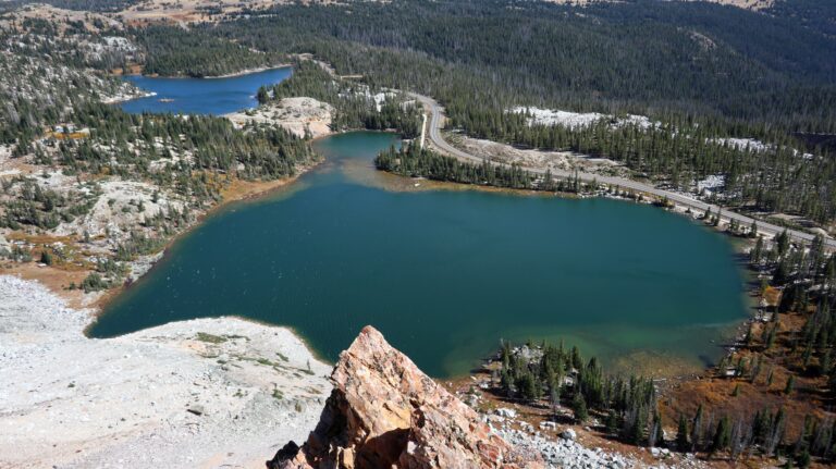 Tiefblick zum Lake Marie