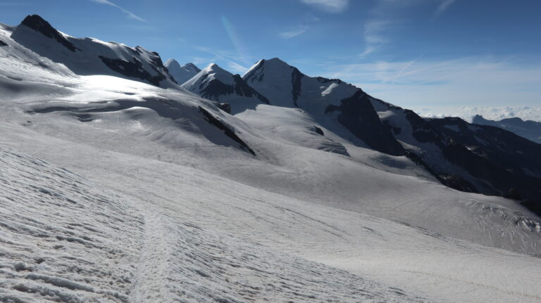 Die lange Querung vom Breithornpass zum Pollux ist fast immer topp gespurt...