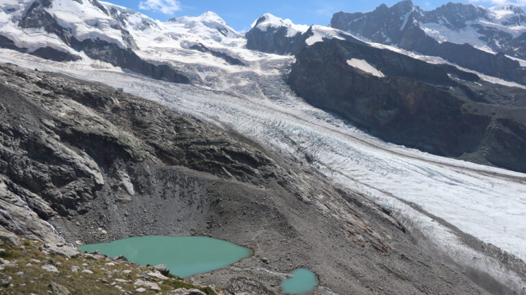 Blick auf den alten Hüttenweg via Gornersee