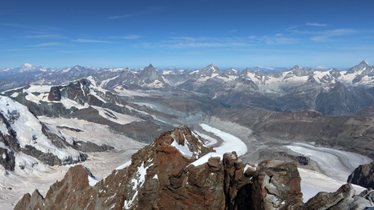 Blick über den Westgrat vom Gipfel