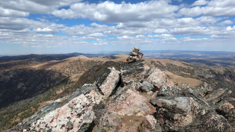 Gipfel mit Blick aufs nahe Wyoming