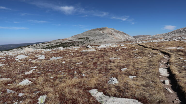 Rückblick über das weite Plateau