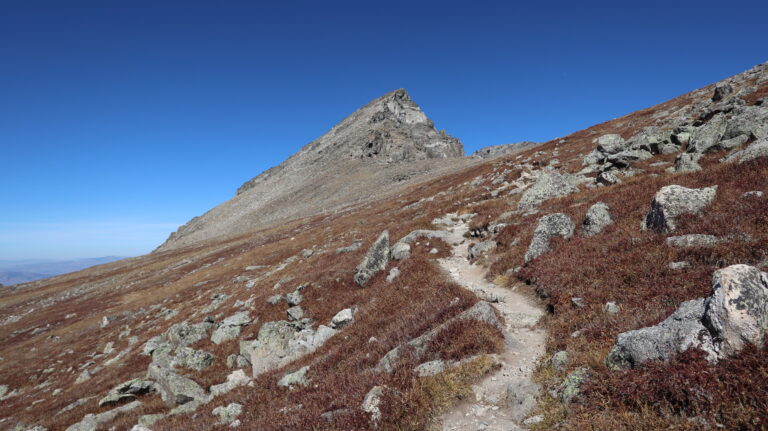 Der South Arapaho Peak steilt sich auf, ist aber nur T3.