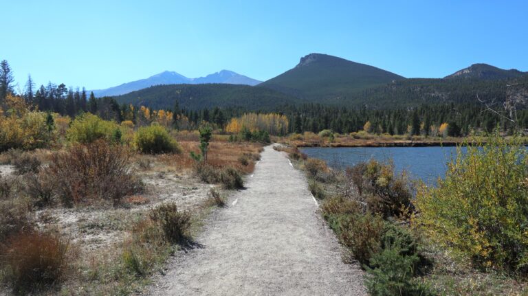 Spazierweg am Lily Lake