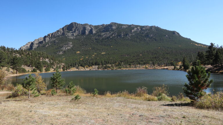 Blick zum Twin Sisters Peak