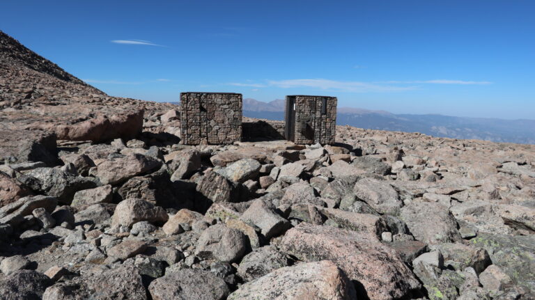 Toilettenhäuschen im Boulder Field