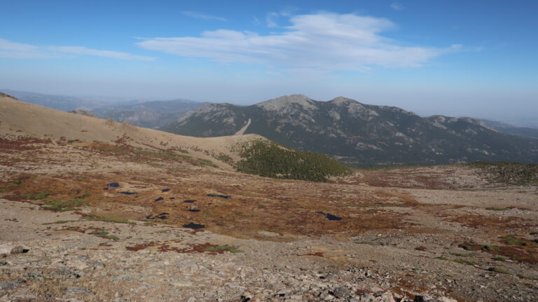 Tundralandschaft unter dem Granite Pass