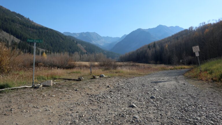 Beginn der Pearl Pass Road am Castle Creek Trailhead