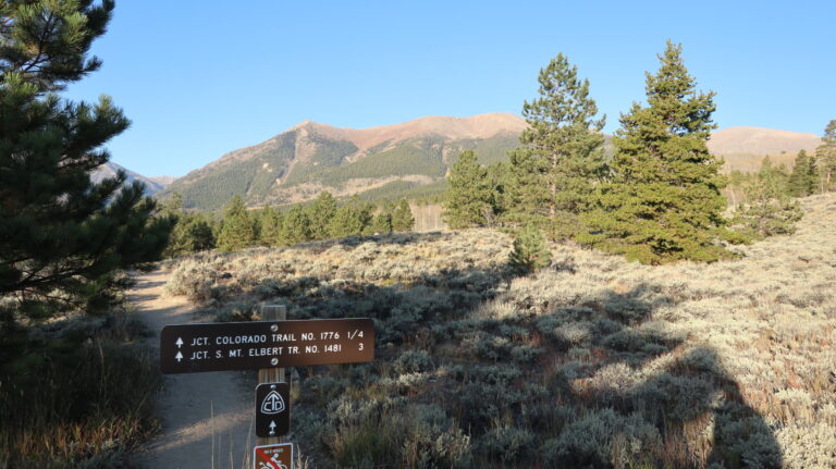 Wegbeginn am Lower South Elbert Trailhead