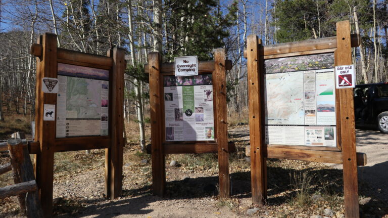 Infotafeln am Upper South Elbert Trailhead