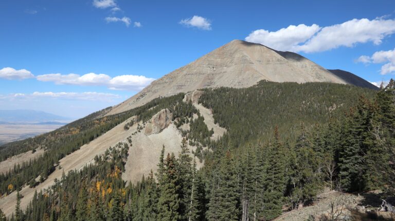 Blick zum West Spanish Peak vom Aussichtspunkt auf 3450 m