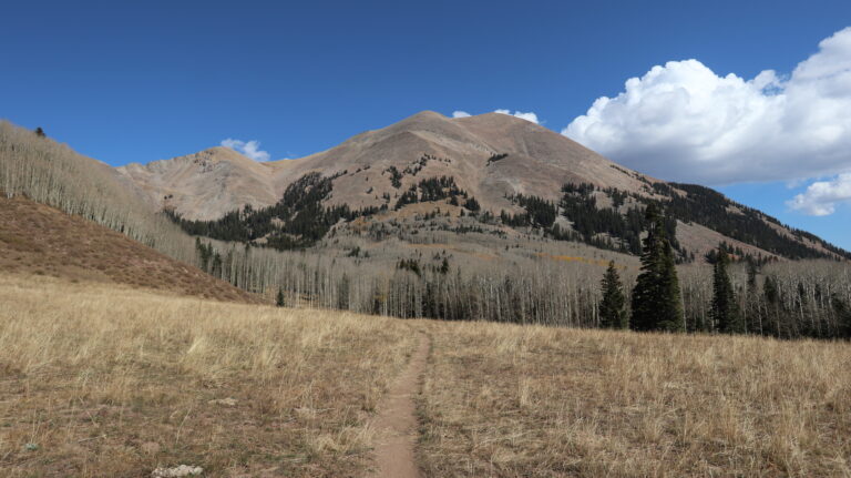 Schnurstracks auf den Mount Peale zu