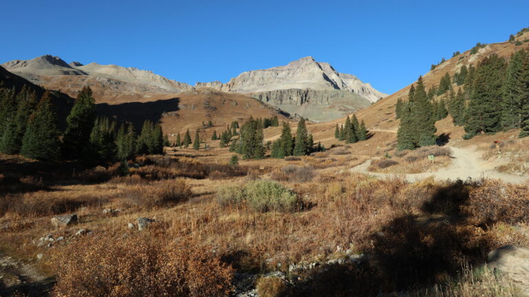 Beim Aufstieg im Sneffels Creek Tal ist der Gilpin Peak ein Blickfang