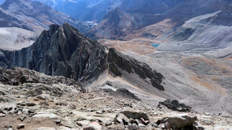 Tiefblick zum Lavender Col vom Gipfel