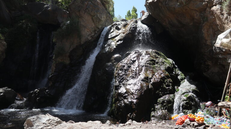 Wasserfall zwischen Imlil und Aroumd - beliebtes Ausflugsziel.