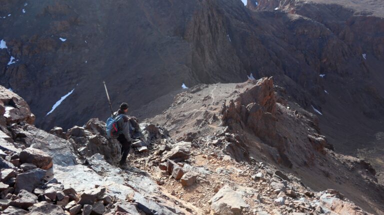 Steiler Abstieg zum Pass Tizi n'Ougane