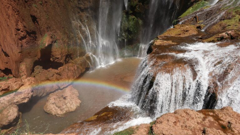 Regenbogen im Wasserfall