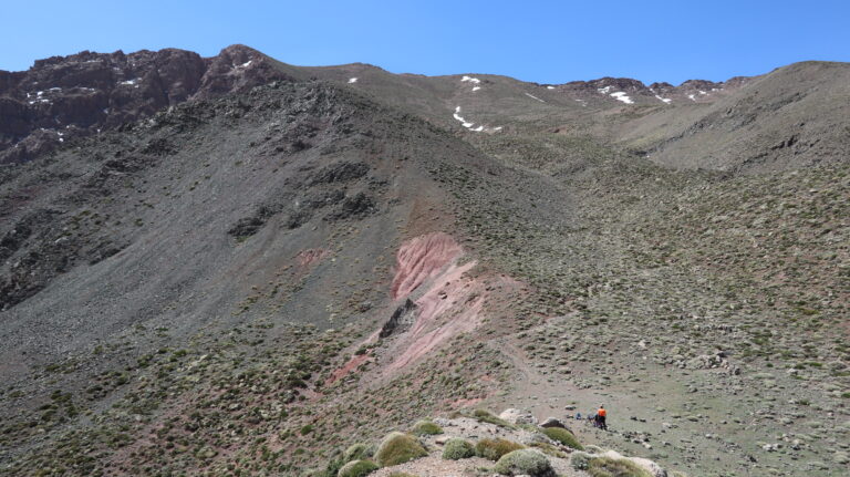 Pass zwischen Ighil-n-Ikkis und Jebel Aghouri, Blick zur Tizi n'Aghouri