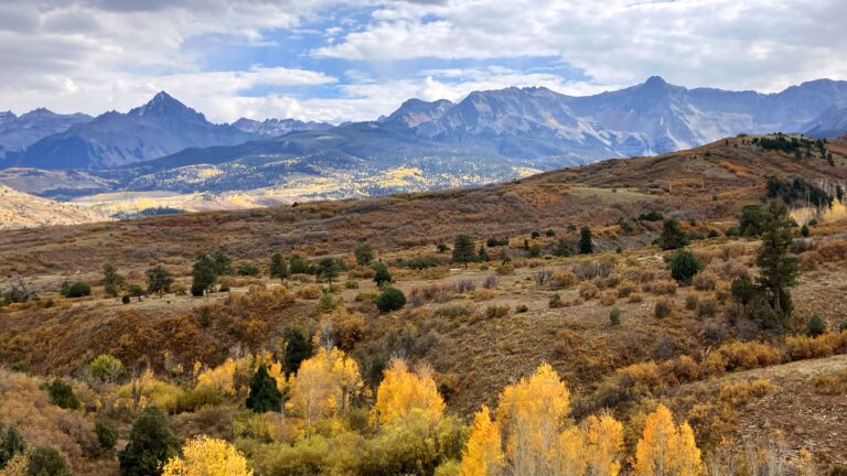 Blick zum Mount Sneffels vom "San Juan Mountains Scenic Viewpoint" am Highway 62