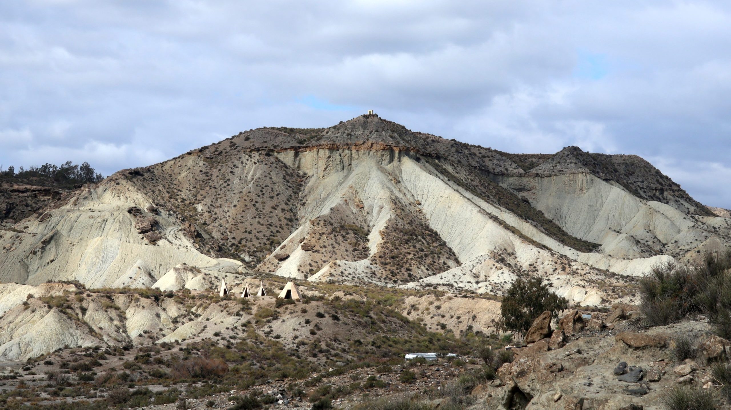 Blick auf Indianerzelte beim Western Leone